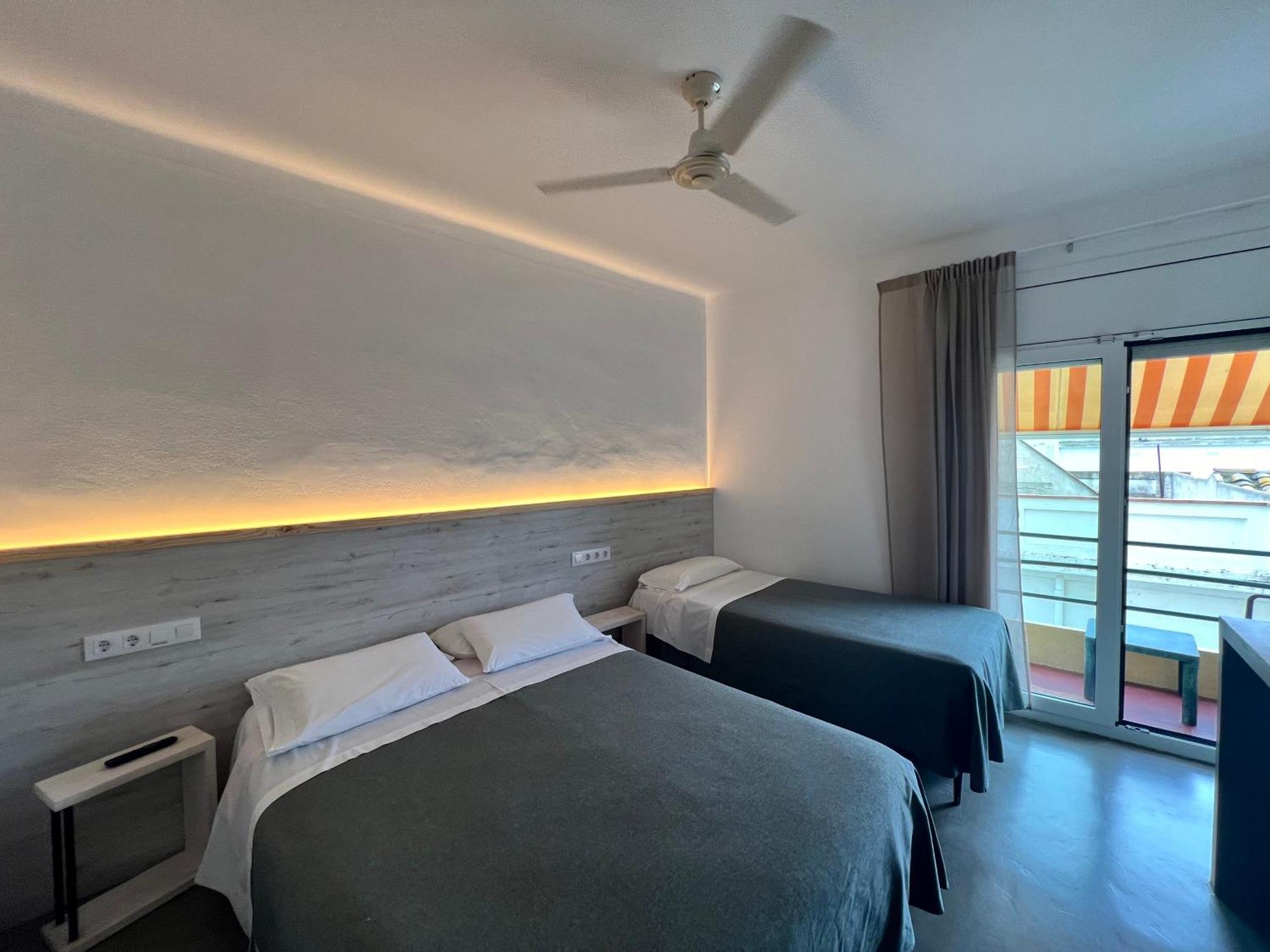 Hostal Rom Familiar Росас Экстерьер фото